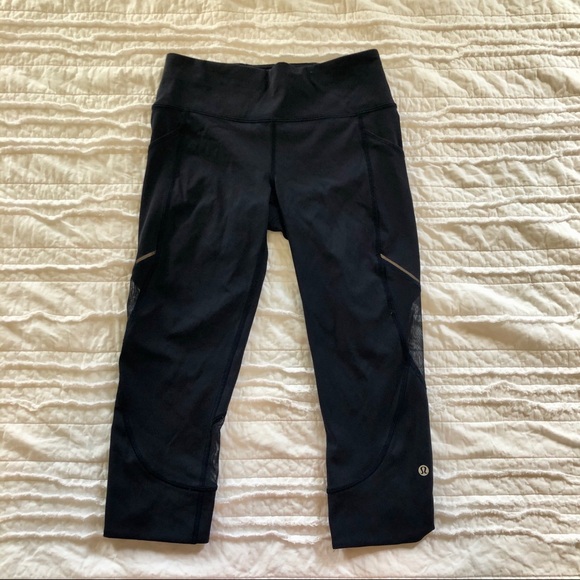 lululemon Navy Running Crops - Picture 2 of 8